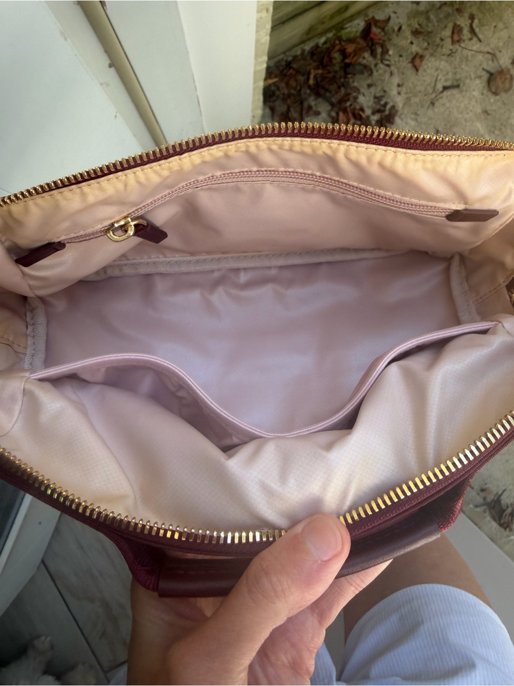 Stunning and rare Tumi Women's Burgundy Voyageur Bag with Gold Hardware - Picture 8 of 8